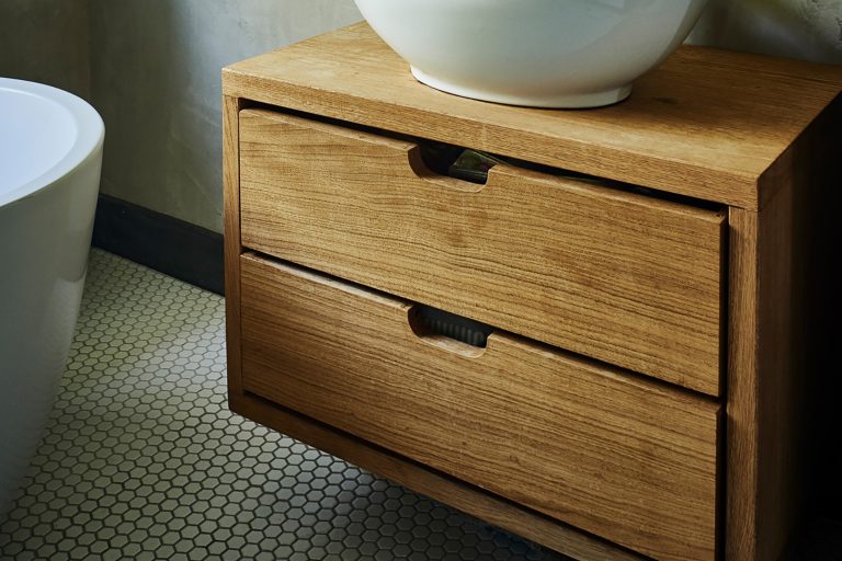 The Benefits of Oak Vanity Units for a Modern Bathroom